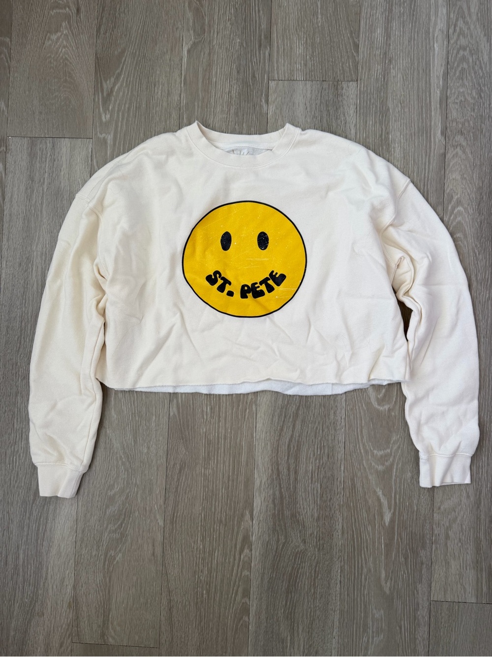 Cropped Cream Sweatshirt with Yellow Smiley "St. Pete"